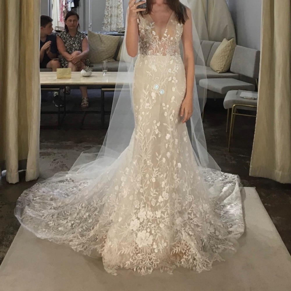 Monique Ihuillire wedding dress - Picture 6 of 6